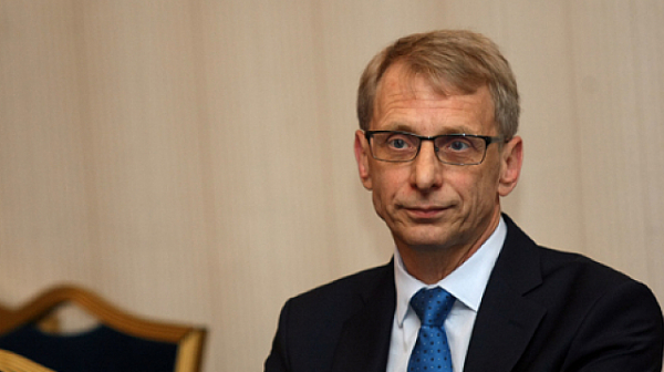 Министър Денков за нападението: Всичко беше провокация