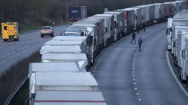 Гръцките фермери блокираха „Кулата“, образуваха се опашки от тирове