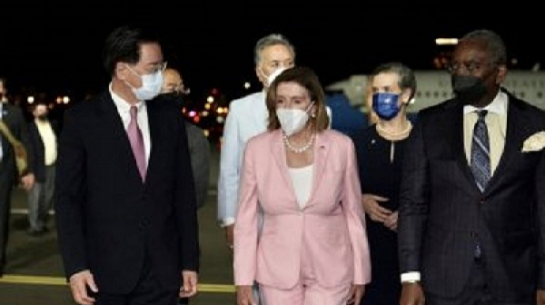 Китай със санкции срещу Нанси Пелоси заради визитата в Тайван