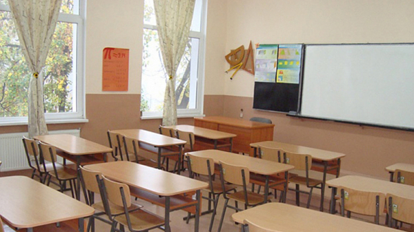 Още двама ученици са замесени в бомбените заплахи към училище в Пловдив