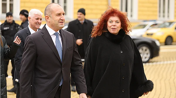 Какво следва, ако Радев и Йотова подадат оставка: Процедурата по Конституция