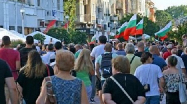Напрежение на протеста във Варна /видео/