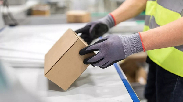 ЕС налага такса от 3 евро за малките пратки