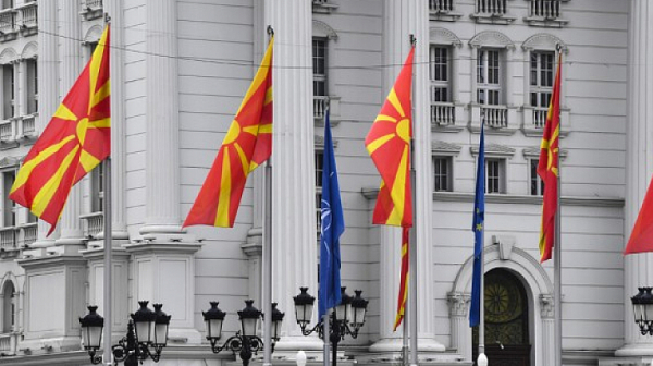 Euractiv: Опитът за френско посредничество вбеси депутатите в Скопие