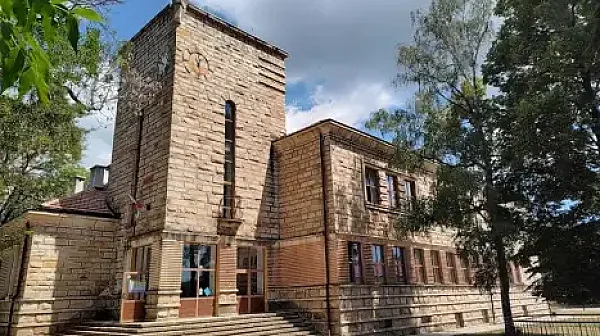 Нарушения и липса на квалифицирани учители в училище 