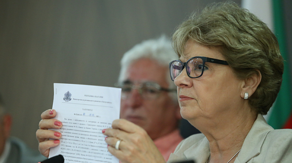 Комитова не се яви на срещата с пътните строители, искат оставката й