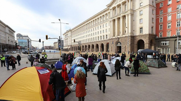 Медицинските сестри поискаха заплата от 950 лева на протест