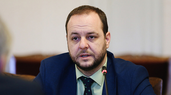 Борислав Сандов: Преговорите между енергетиците и властта приличат на политическа игра