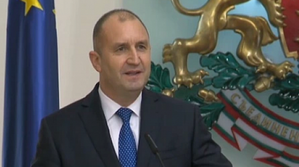 Президентът Радев връчва мандат на партията на Слави