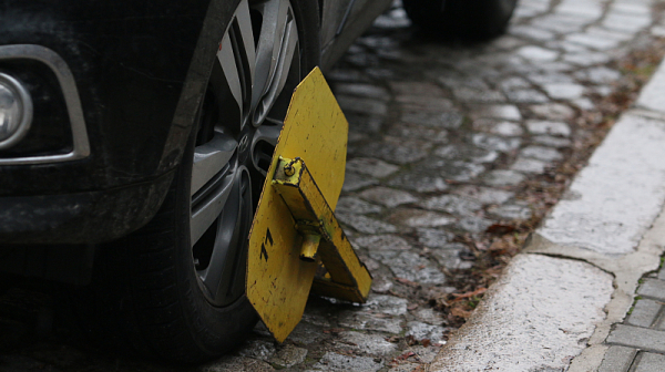 Грък се опита да махне скоба с резачка в София