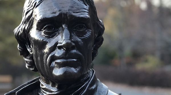 Махат и статуята на Джеферсън в Ню Йорк, бил робовладелец