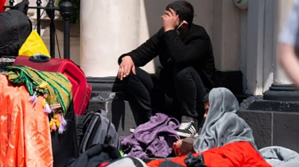 BBC с разкрития: За да останат във Великобритания мигранти се правят на жертви на домашно насилие