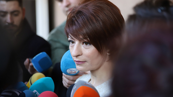 Десислава Атанасова: Еуфоричната консолидация на партиите с шпаклите се разпада