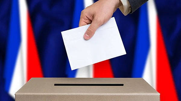 Две Франции: Провинцията гласува крайнодясно, градовете спират Льо Пен