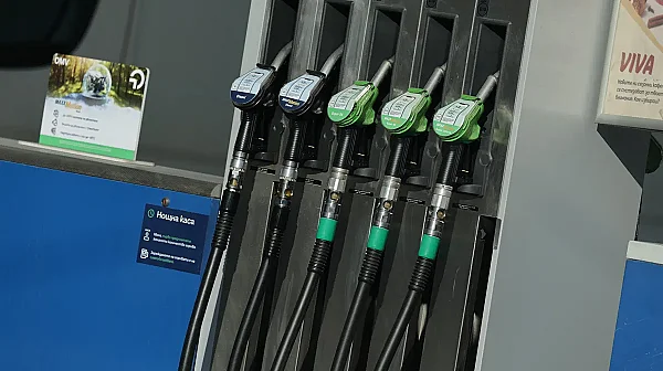 По 20 евро за 182 856 души: Започна изплащането на помощите за горива