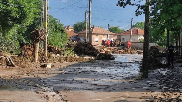 Две години след потопа в Карловско: В Каравелово само улица 