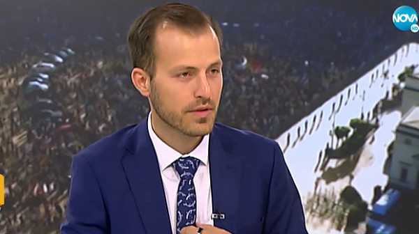Искрен Митев с тематична вратовръзка: Тези, които се обединиха срещу ПП мислят, че българите са шарани