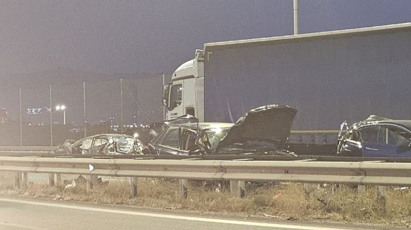 Две катастрофи на едно място убиха пешеходец и полицай