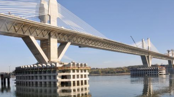 Огромна колона от ТИР-ове на Дунав мост 2