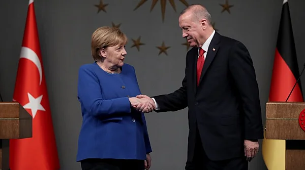 Сделката с Турция на 10 г.: Как ЕС купи контрол над миграцията – и на каква цена