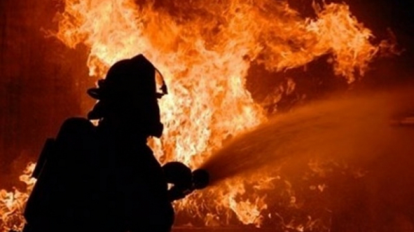 Не е овладян пожарът над военен полигон “Ново село”