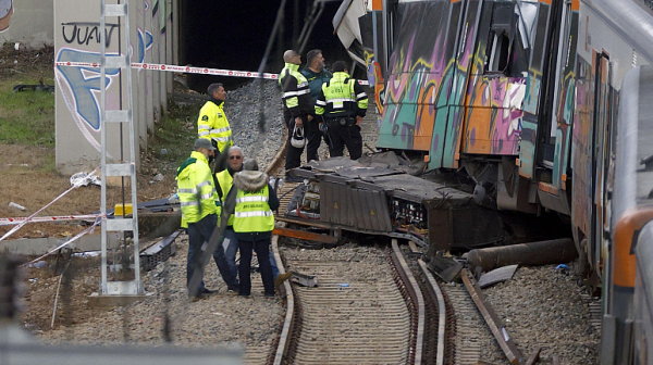 Трета влакова катастрофа в Испания, има ранени