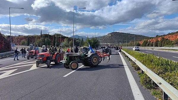 Гръцките фермери не пускат камиони и микробуси през „Илинден-Ексохи“