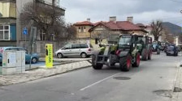Земеделци от Сливенско блокираха улици заради нови назначения в сектора