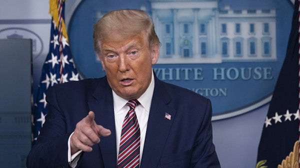 В името на иновациите: Тръмп спира част от финансирането на щати с тежки AI регулации