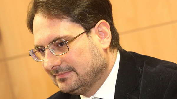 Политологът доц. Смилов: Случаят „Перник“ е сериозно основание за политическа криза