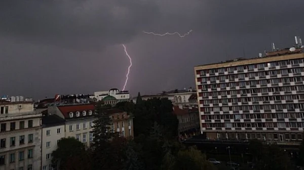Слънчево начало на деня, но следобед отново се очакват бури