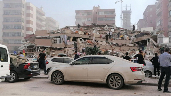 Земетресението уби 12 души в Турция, близо 150 са ранените