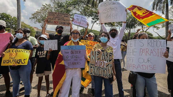 Протести и масов глад: Шри Ланка фалира