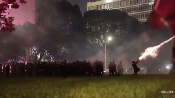 Стотици арестувани, след като привърженици на Болсонаро нахлуха в конгреса на Бразилия /видео/