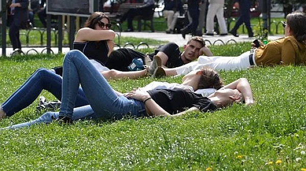 Половината от младите в България не работят