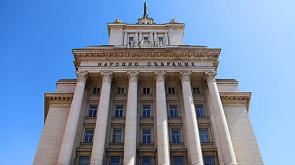 Енергийната комисия се събира извънредно заради 437 млн. евро по ПВУ