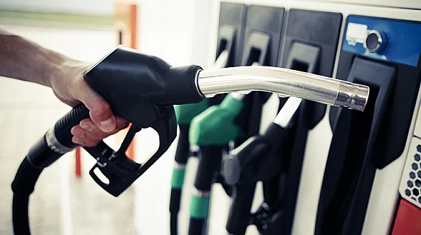 Очаква се поевтиняване на горивата у нас, но ефектът ще се усети със закъснение