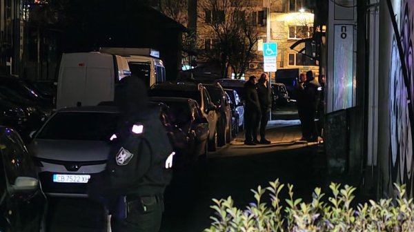 Екшън в София: Въоръжен обир и гонка с полицаи завършиха с арест на трима