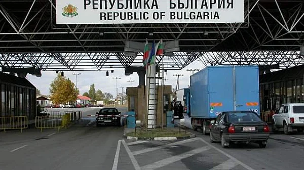 Полицайката, заловена с 2 кг кокаин на „Капитан Андреево“, остава в ареста