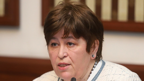 Министър Балтова: Летният туристически сезон в момента е гарантиран от това, че България се намира в зелената зона
