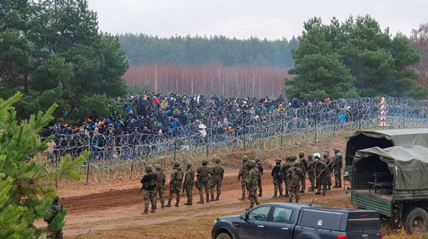 Мирганти и геополитика: Какво се случва на границата между Полша и Беларус?