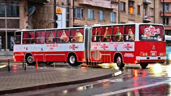 Безплатни празнични обиколки с ретро „Коледен автобус“ в София