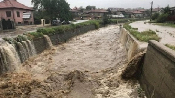 МОСВ предупреждава: Има опасност от наводнения край Искър, Марица и Места