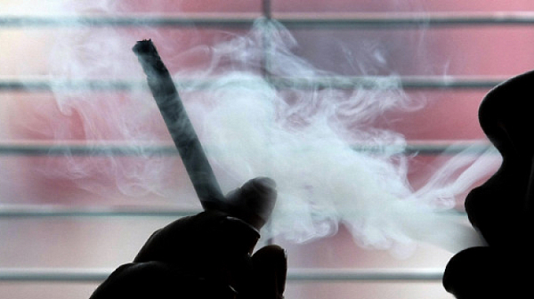 С позната схема: Вносители на електронни цигари си спестили 1 млн. лева  от мита