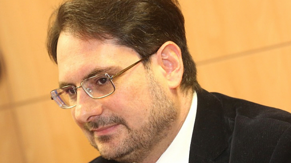 Даниел Смилов: Парламентарният файтон на Андрешко е затънал