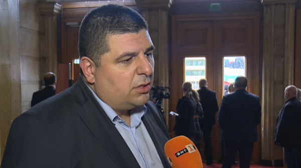Ивайло Мирчев: Уважавам правото на протест, но защо трябва да се разбива сградата на парламента
