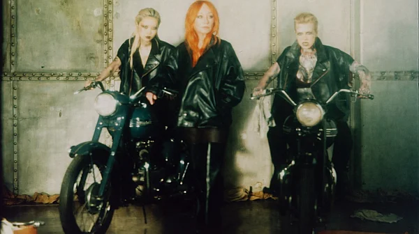 Трета нова песен на Тори Еймъс от предстоящия си албум “In Times of Dragons”