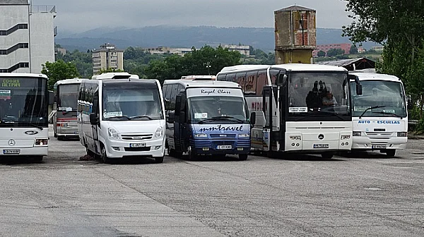 Транспортният бранш пред фалит: Бизнесът настоява за държавна помощ заради скъпия дизел