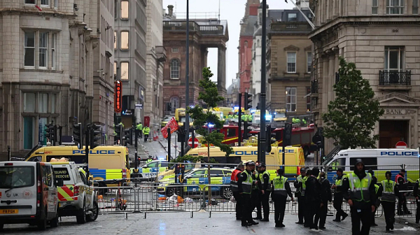 Мъжът, който се вряза в тълпа в Ливърпул, се призна за виновен по 31 обвинения