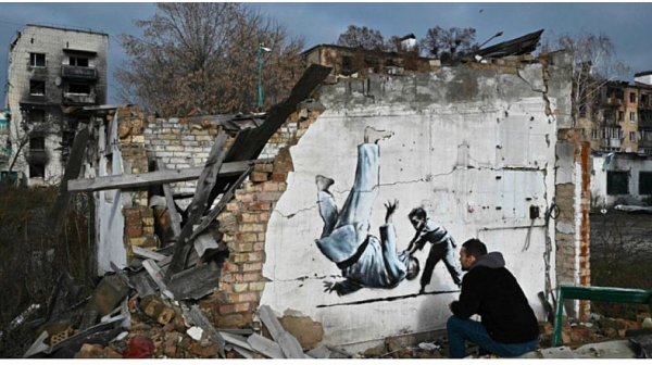 Банкси срещу Путин: Графитите на артиста станаха пощенски марки в Украйна